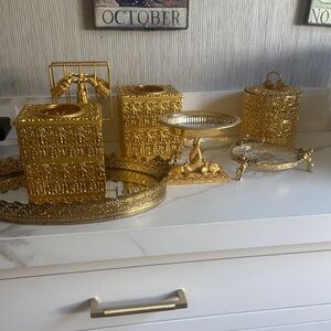 Elegant Gold Decorative Set